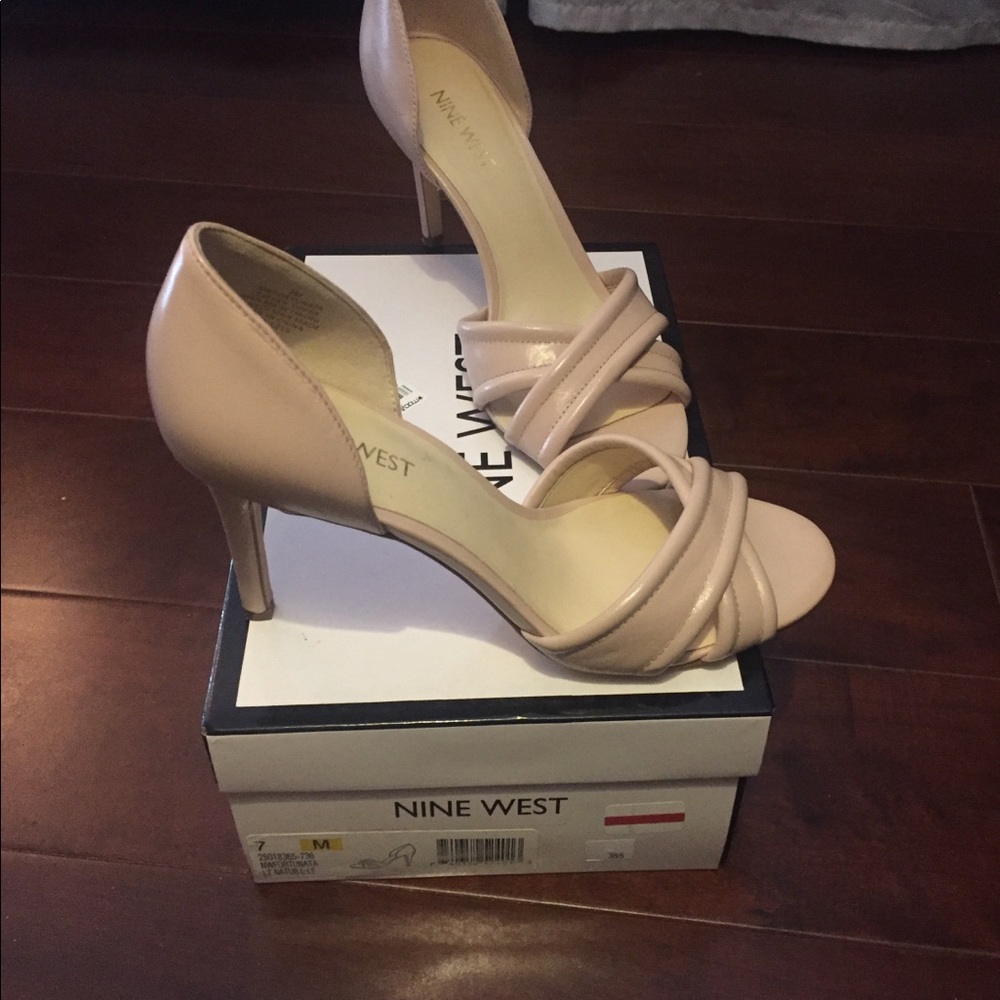 New Nine West heels in light pink